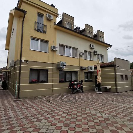 Hotel Vila Sunce Stara Pazova Ngoại thất bức ảnh