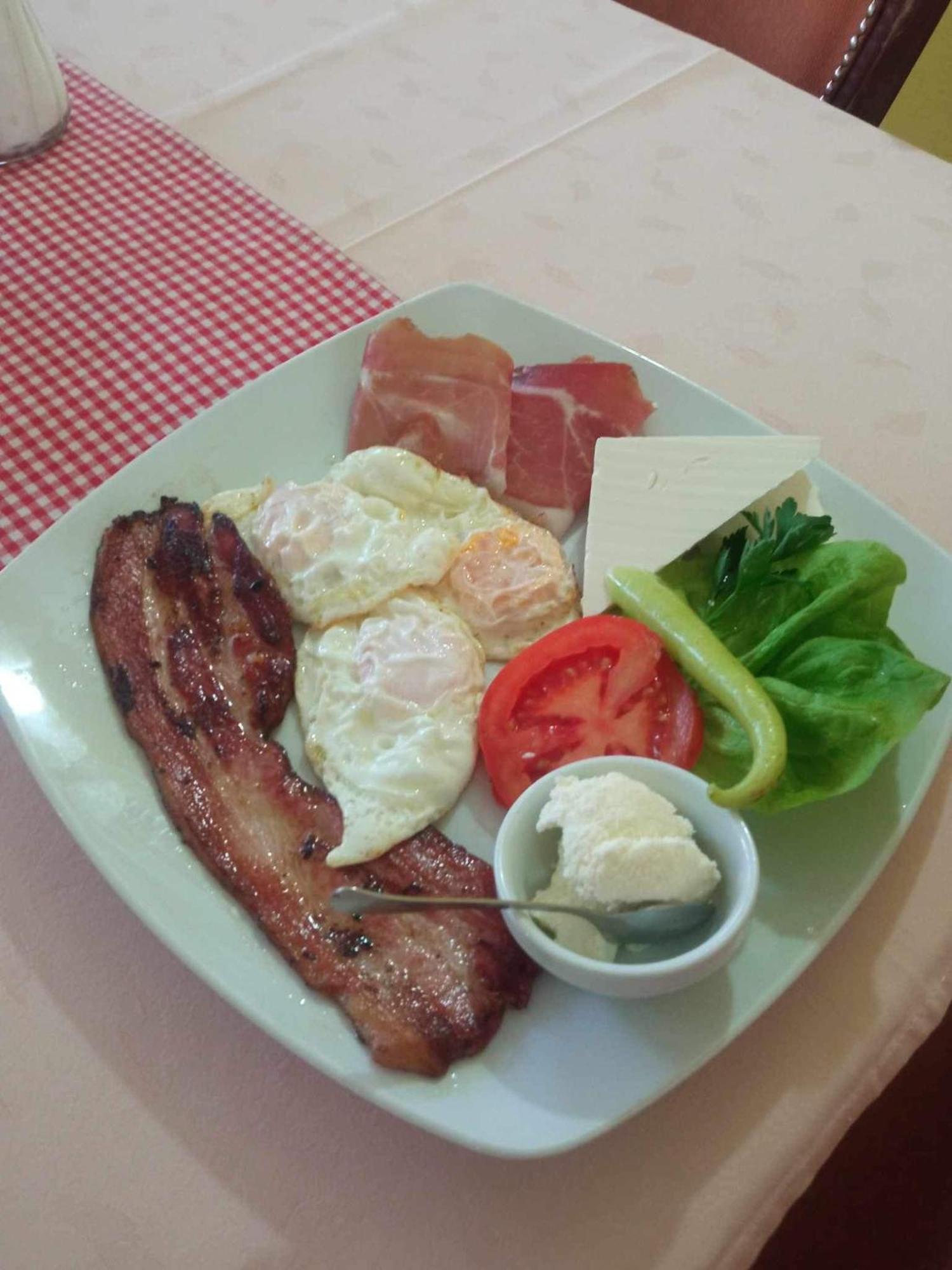 Hotel Vila Sunce Stara Pazova Ngoại thất bức ảnh