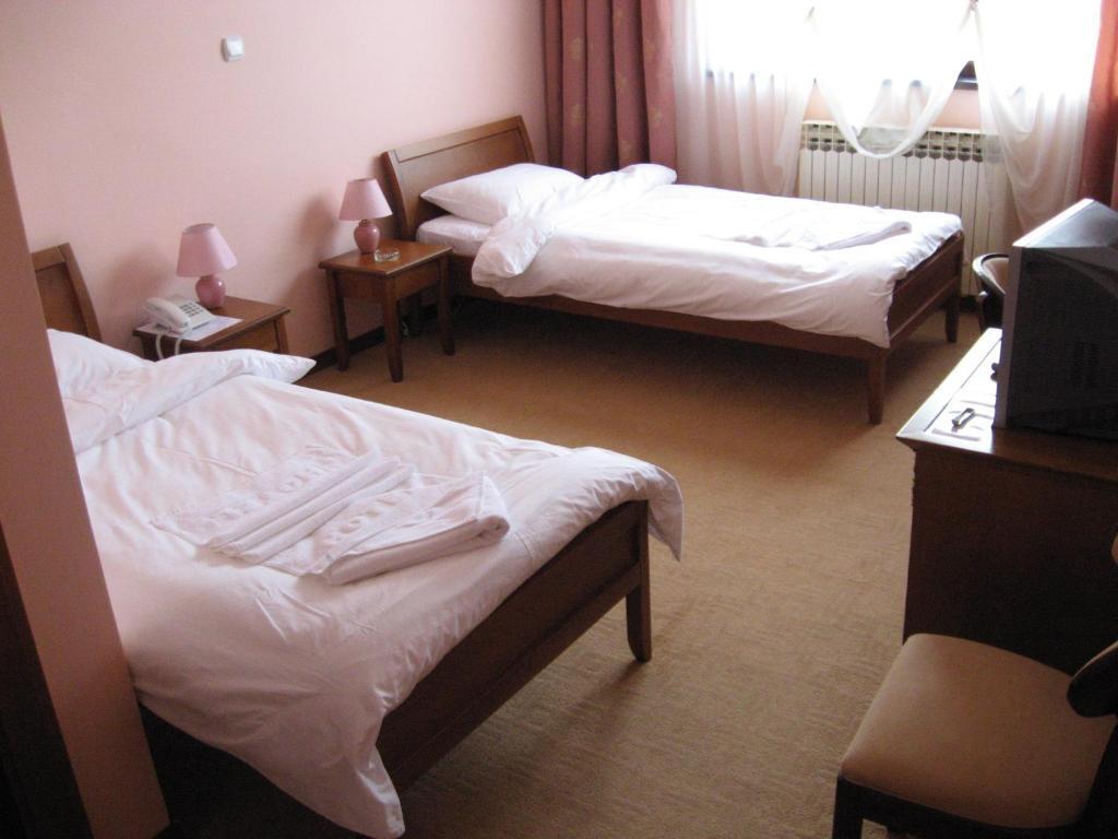 Hotel Vila Sunce Stara Pazova Phòng bức ảnh