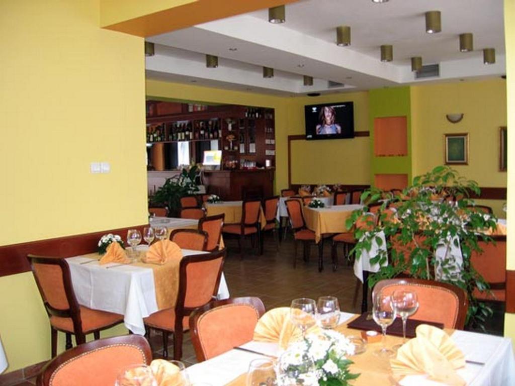 Hotel Vila Sunce Stara Pazova Ngoại thất bức ảnh