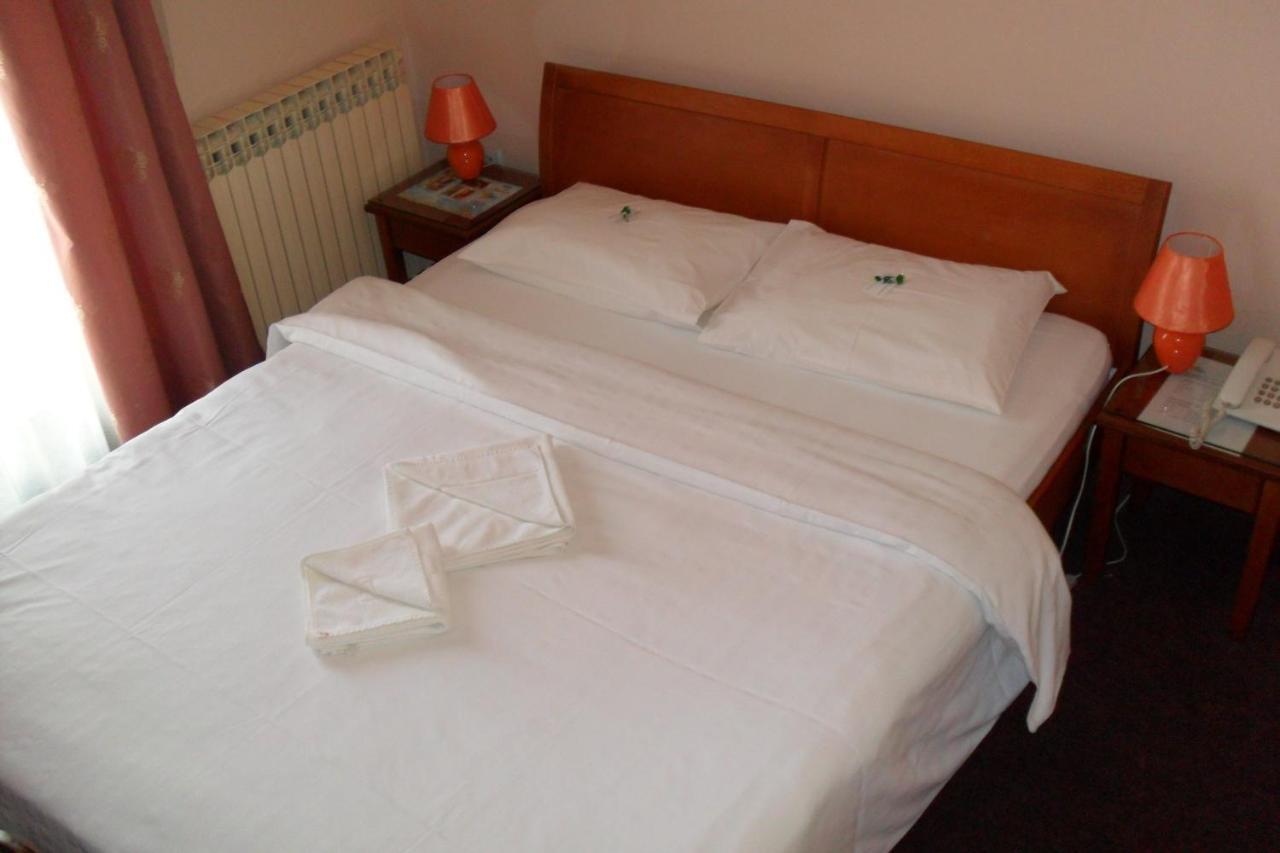 Hotel Vila Sunce Stara Pazova Phòng bức ảnh